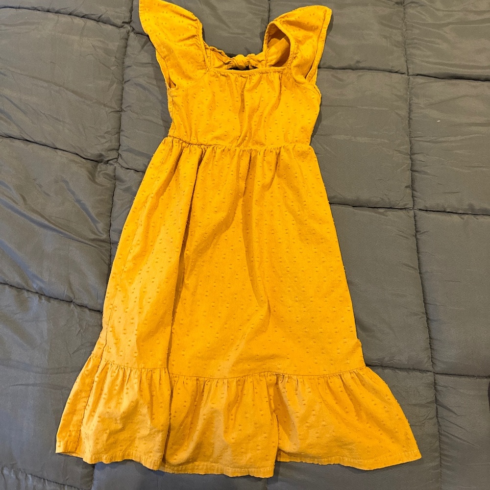 Girls dress. Old Navy. Medium. 9/10 - gold/wheat
